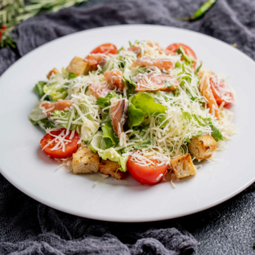 Салат цезарь с курицей